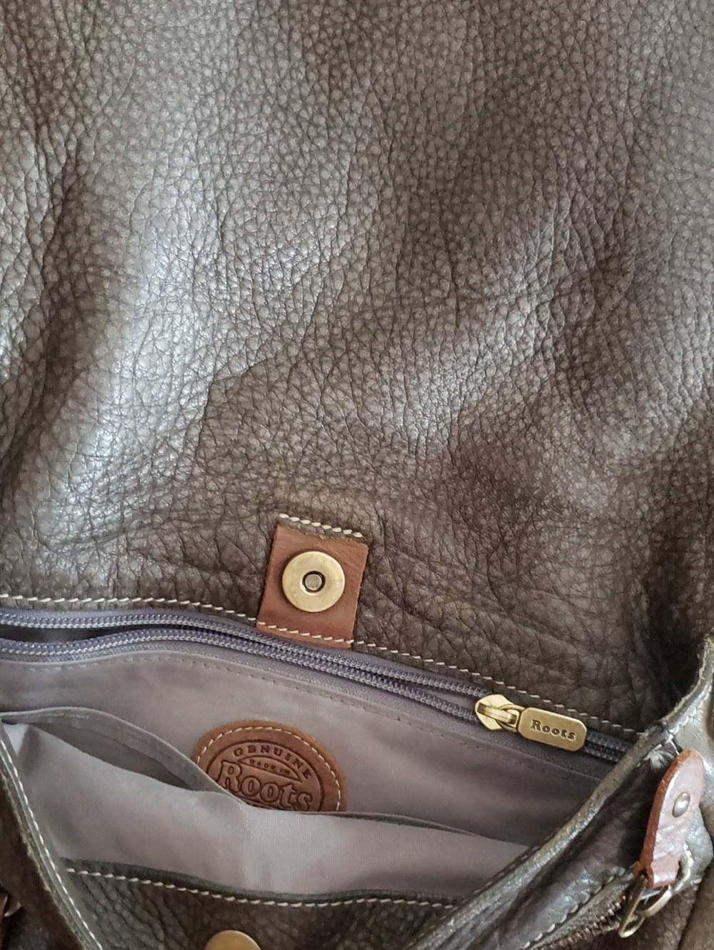 ROOTS  Brown Leather Crossbody Handbag - Picture 4 of 5